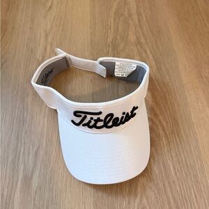 Titleist Women’s Visor White with Black Logo Footjoy Pro V1